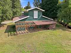 Barn w/ Chicken Palace